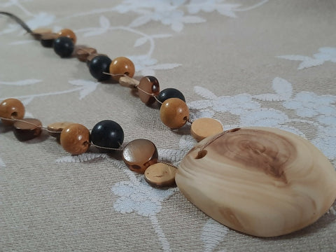 Nature inspired wooden pendant necklace