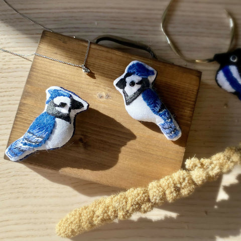 Embroidery wild birds brooch - Blue Jay & Magpie