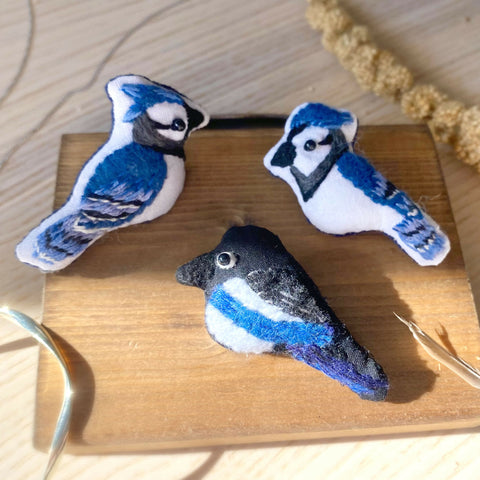 Embroidery wild birds brooch - Blue Jay & Magpie