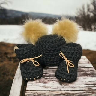 Hat & Bootie Set - 6-12 months