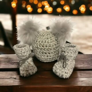 Hat & Bootie Set - 6-12 months